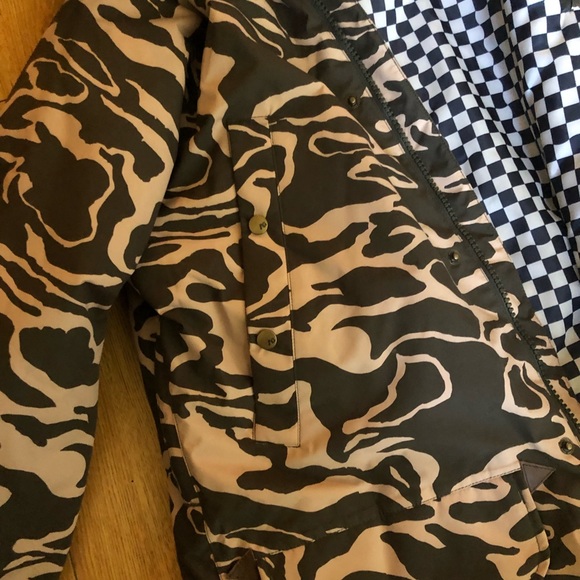 Burton camo winter coat super warm and cozy! - Picture 6 of 10